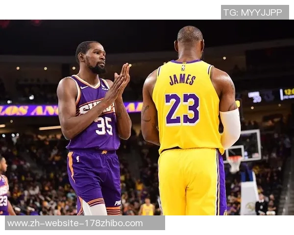 湖人对决小牛激战正酣明星球员齐聚赛场争夺胜利荣耀